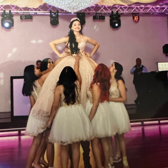 White and gold party or dama dress size M - Picture 10 of 10